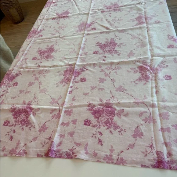 LoveShackFancy Home Rectangular Garden of Versailles Linen Tablecloth Pink - Picture 4 of 9